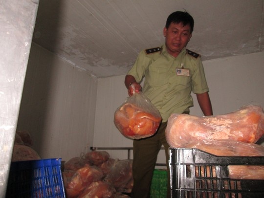 Nghi van cha bo, cha lua Tet lam tu thit ga o TP HCM hinh anh