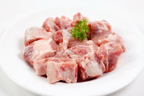 Thịt heo tươi ngon là thịt có màu hồng nhạt, độ đàn hồi cao. Hình minh họa.