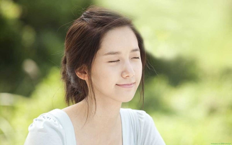 Không lạm dụng việc trang điểm thường xuyên. Nếu công việc hay cuộc sống của bạn không cần trang điểm thường xuyên thì bạn cũng nên thỉnh thoảng để mặt mộc hoặc dùng những sản phẩm dưỡng da, nhưng phải đảm bảo rằng nó có lợi cho làn da của bạn.