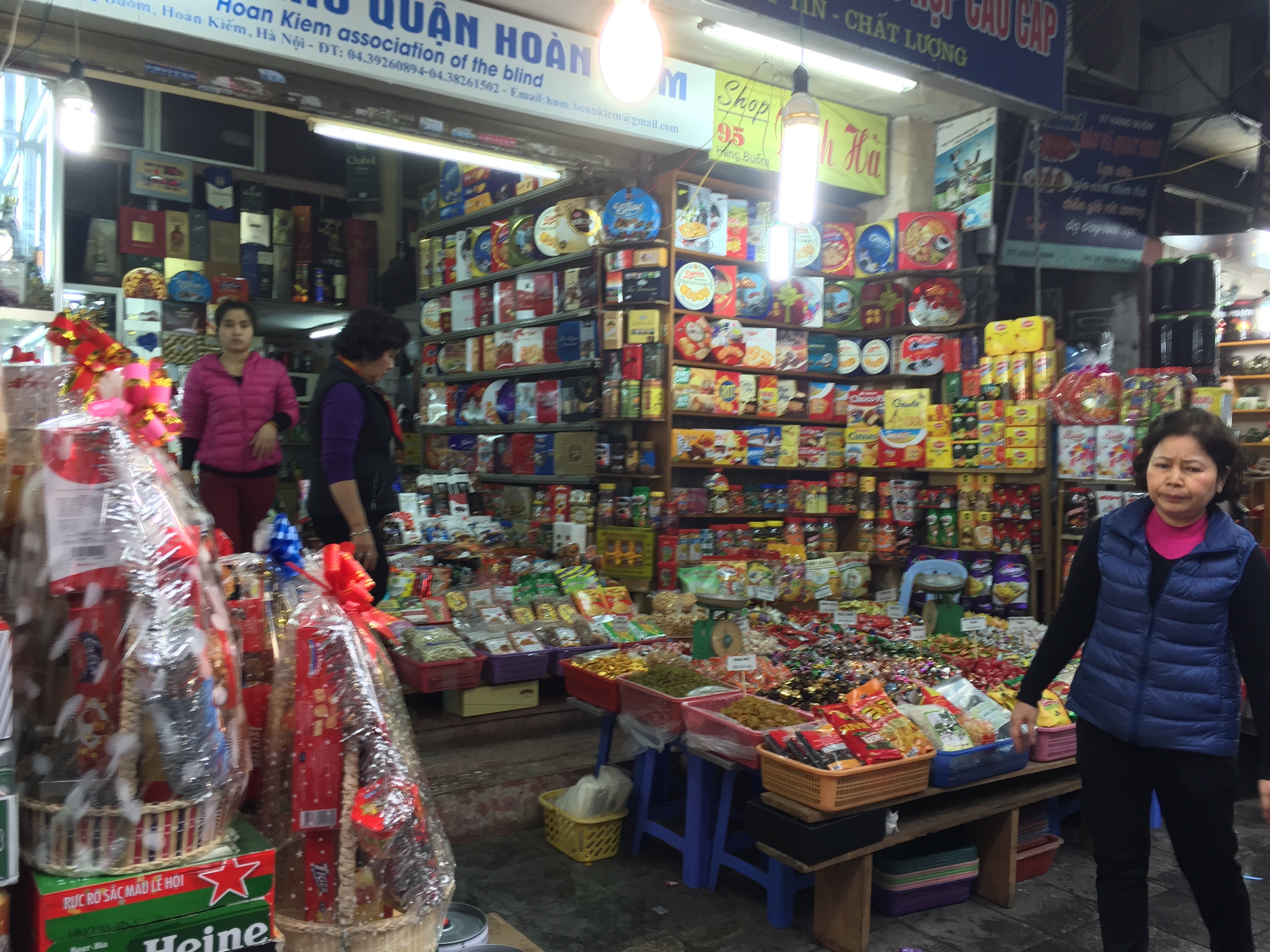 Pho co Ha Noi e khach sam Tet vi mua ret hinh anh