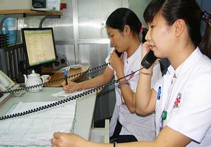 Các điều dưỡng Trung tâm Cấp cứu 115 TP HCM đang nhận tin báo gọi đến.