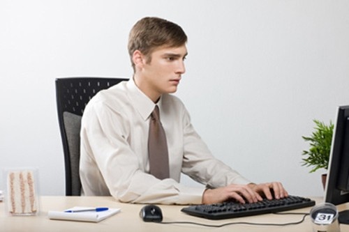 Việc ngồi nhiều một chỗ cũng có thể gây ra những ảnh hưởng đến sức khỏe của “cậu nhỏ”.