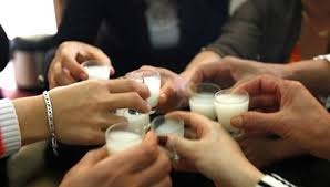 Canh bao ngo doc ruou tay hinh anh