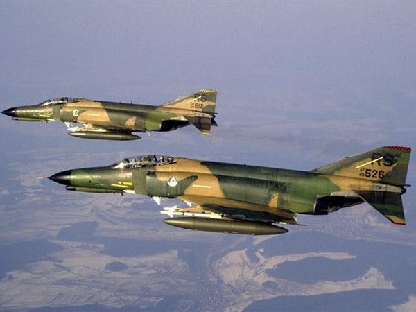 Tho Nhi Ky: Hai may bay quan su dam nhau, 4 nguoi thiet mang hinh anh