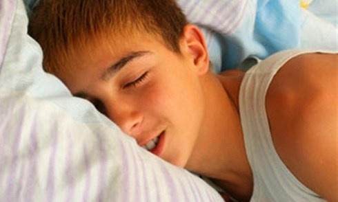 Thời gian thủ dâm bao lâu là đủ? Khi thủ dâm, cơ thể bị kích thích rất nhiều, đặc biệt là hệ thần kinh, nên cần hạn chế thời gian theo sức khỏe và mức độ ảnh hưởng của sự kích thích tới cơ thể. Nam nữ ở độ tuổi dưới 30 tuổi có thể duy trì khoảng 30 phút. Còn ở độ tuổi từ 30 trở lên, chỉ nên duy trì ở mức 15 – 20 phút.