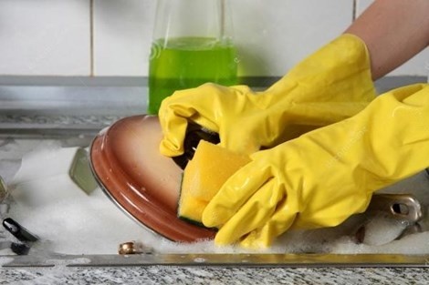 Găng tay giúp bàn tay bạn tránh được hóa chất, bụi bẩn mỗi khi làm việc. Hình minh họa.