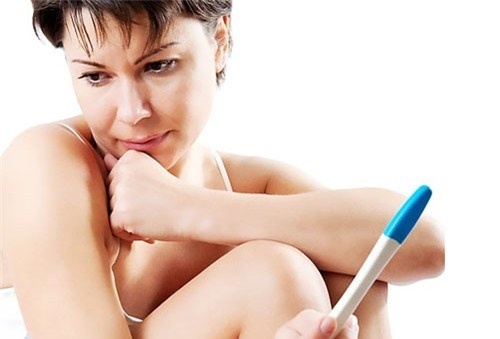 Tinh dịch vón cục có thể làm tinh trùng bị suy yếu và chết, khó di chuyển vào sâu bên trong âm đạo người phụ nữ gây ra tình trạng khó thụ thai.