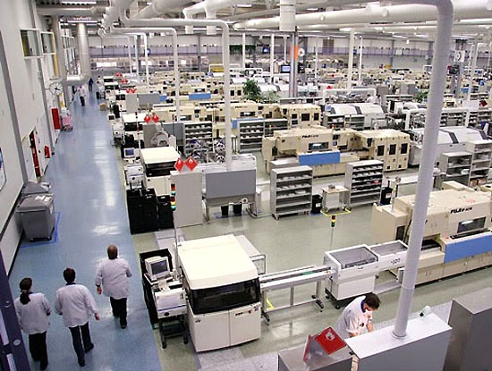 Microsoft dong cua 2 nha may o TQ, chuyen thiet bi sang VN hinh anh