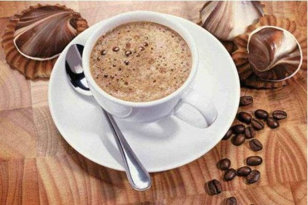 Cà phê hòa tan. Một số các nghiên cứu khoa học đã chỉ tra trong cà phê hòa tan, lá chè khô, bột lúa mạch rang đều phát hiện nồng độ acrylamide cao.