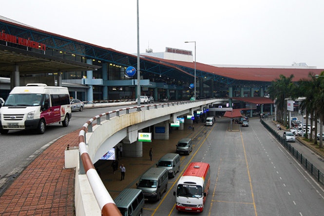 Hai hang bay 'tranh nhau' nha ga hinh anh