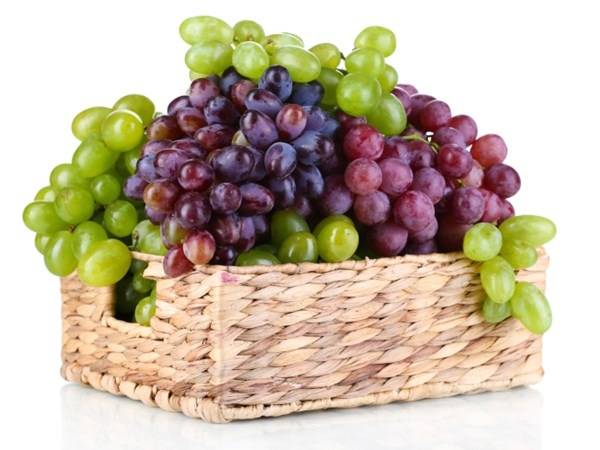 Nho. Nho là thực phẩm ít calo, giàu vitamin C và chất xơ, nhưng chúng cũng chứa tyramine, một axit amin tự nhiên hình thành từ sự phân hủy của protein trong thực phẩm. Tyramine có thể gây ra huyết áp tăng và đau đầu ở một số người.