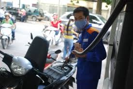 Xang dau nhap khau giam gia manh hinh anh