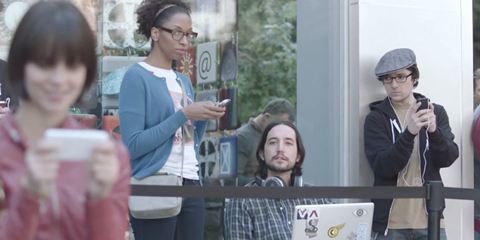 Quảng cáo Galaxy S II của Samsung bị cho là chế nhạo iFan.