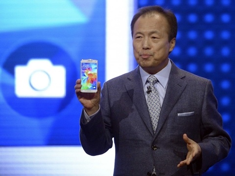 Noi bo Samsung luc duc trong cuoc chien smartphone hinh anh