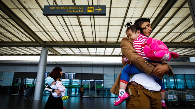 Hai hang bay 'tranh nhau' nha ga: Can dau gia cong khai hinh anh