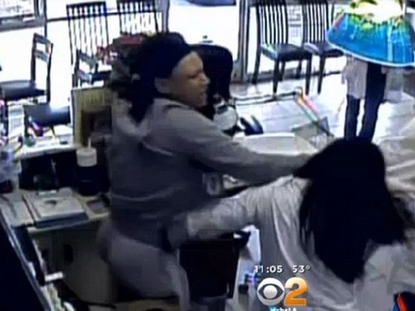 Au da trong tiem lam mong tay cua nguoi Viet tai California hinh anh