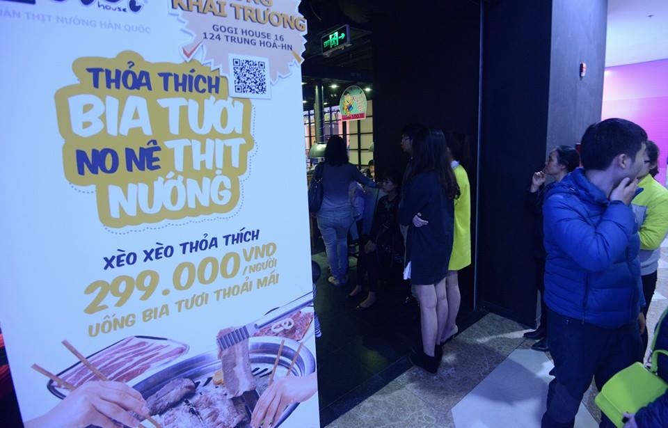 Nhân dịp 8/3 các cửa hàng có nhiều chương trình khuyến mãi.