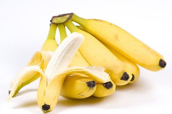 Chuối rất giàu vitamin A, vitamin B6, vitamin C, magiê và kali… nên có thể giúp ngăn ngừa bệnh tật và giữ cho cơ thể khỏe mạnh. Chuối có thể giúp bạn thoát khỏi sự căng thẳng và lo âu vì lượng vitamin B6 và các khoáng chất khác rất nhiều có trong táo giúp làm tăng lượng đường trong máu và kích thích não sản xuất serotonin.