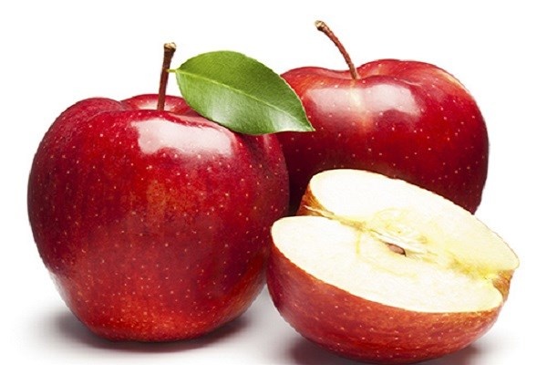 Táo là một trong những thực phẩm giàu các chất dinh dưỡng, vitamin và protein, chất chống oxy hóa có tên gọi flavonoid, có tác dụng làm giảm nguy cơ mắc bệnh tiểu đường và hen suyễn. Táo cũng có công dụng làm sạch miệng và răng tự nhiên. Đặc biệt, nếu bạn đang gặp vấn đề về cân nặng, táo có thể giúp bạn giảm cân hiệu quả nếu ăn táo hàng ngày.