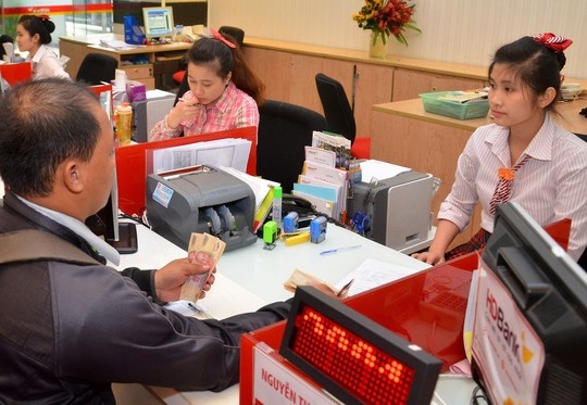 Bung tien, de lai suat de tim nguoi vay hinh anh