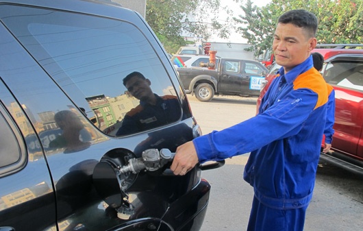 Cu dup xang dau: Vua tang gia, vua tang thue? hinh anh