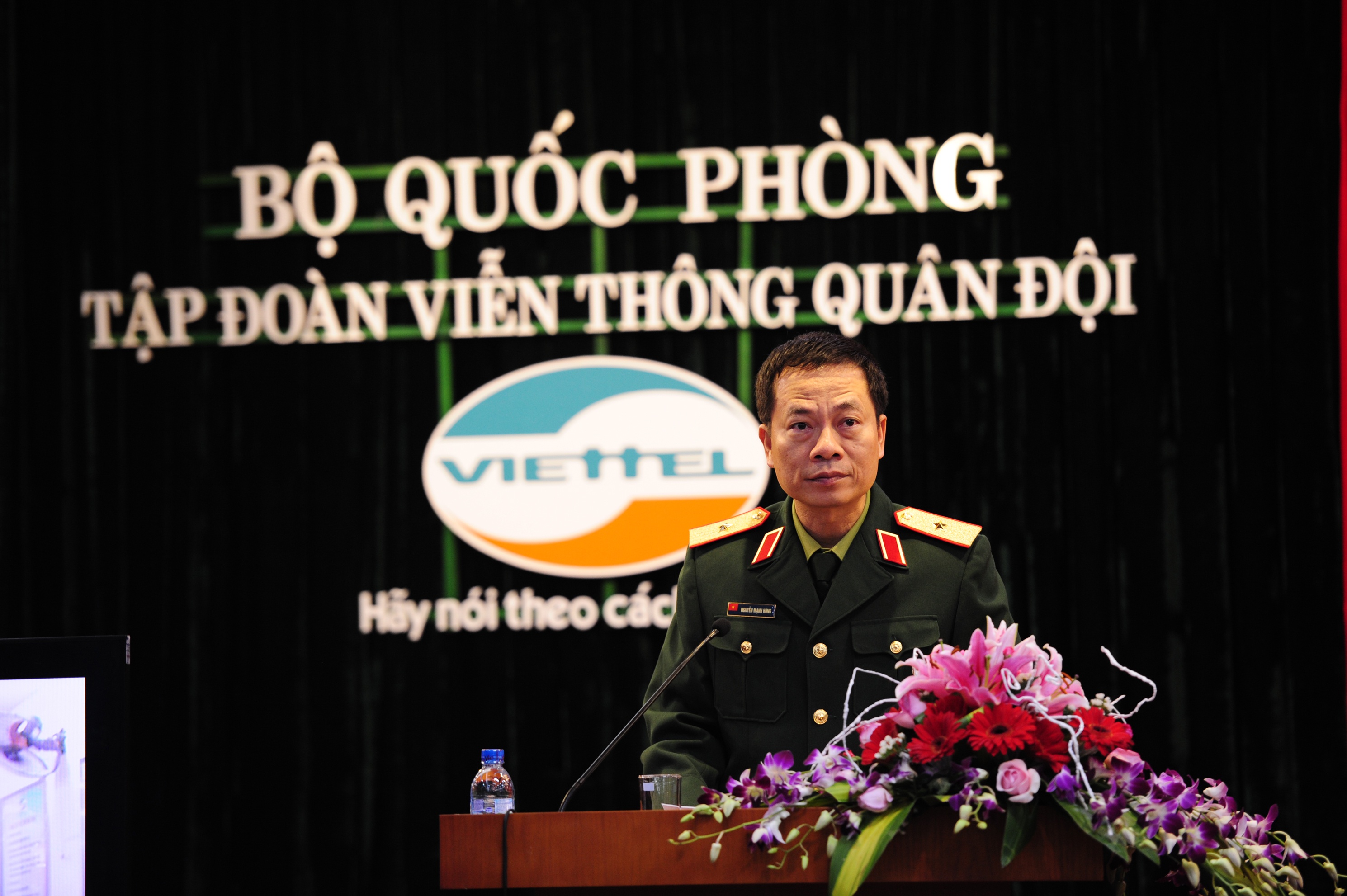 Tong giam doc Viettel: 'Khong chap nhan su trung binh' hinh anh