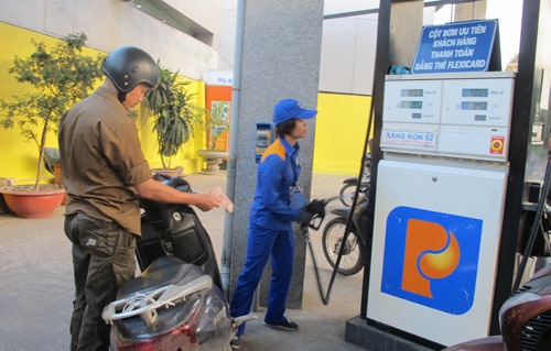 Gia xang Viet Nam thap hon Trung Quoc du tang thue hinh anh