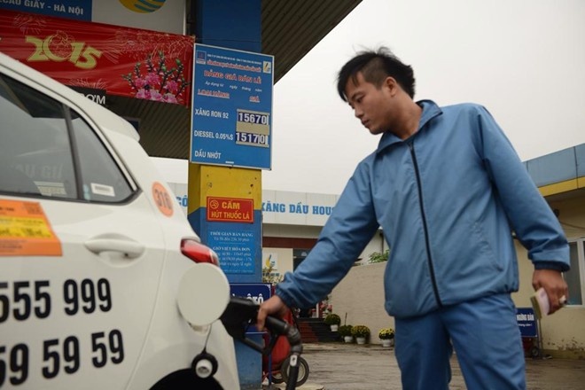 Tang gia xang 1.600 dong la hop ly? hinh anh