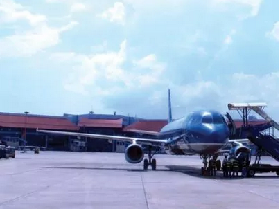 Nong cuoc dua gianh quyen khai thac san bay hinh anh