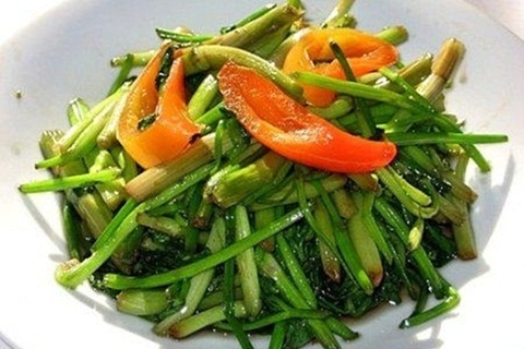 Rau cần là món ăn dễ chế biến ngon miệng lại có công dụng chữa được nhiều bệnh.
