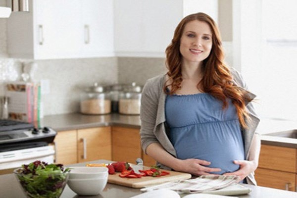 loại axit này không chỉ có ở thuốc uống, hãy linh động ăn nhiều thực phẩm giàu folate như rau cải, đậu đen, măng tây, súp lơ, trứng, các loại rau lá xanh đậm hoặc thịt bò, cá hồi ...