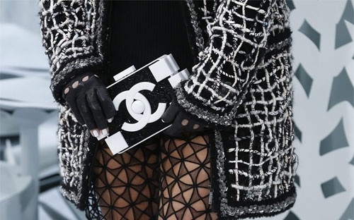 Giam gia tui, buoc di khon ngoan cua Chanel? hinh anh