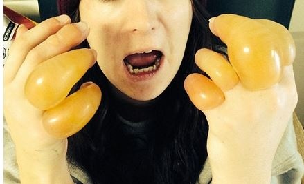 Ban tay 'bien thanh nai chuoi' do bong lanh hinh anh