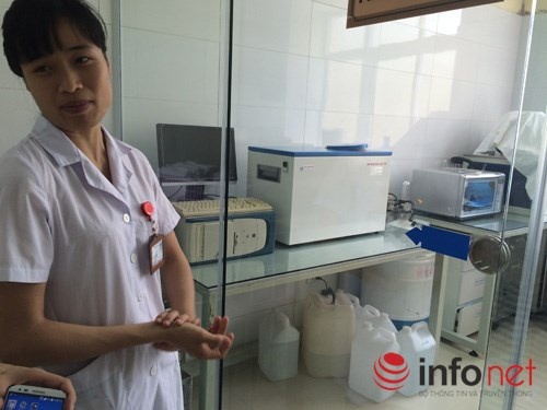 Phòng vô trùng để khử trùng xương, làm các khâu để đưa xương vào kho nuôi dưỡng.