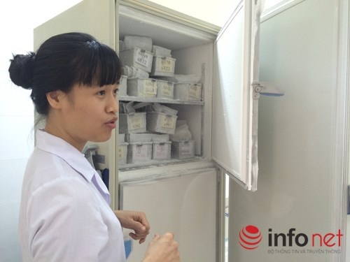 Chị Mai giới thiệu với phóng viên về trung tâm nuôi dưỡng xương.