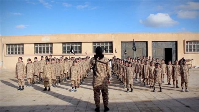 IS chieu mo, huan luyen quan su 400 tre em hinh anh