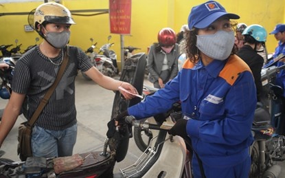 Khong giam gia xang, nguoi tieu dung lai chiu thiet hinh anh