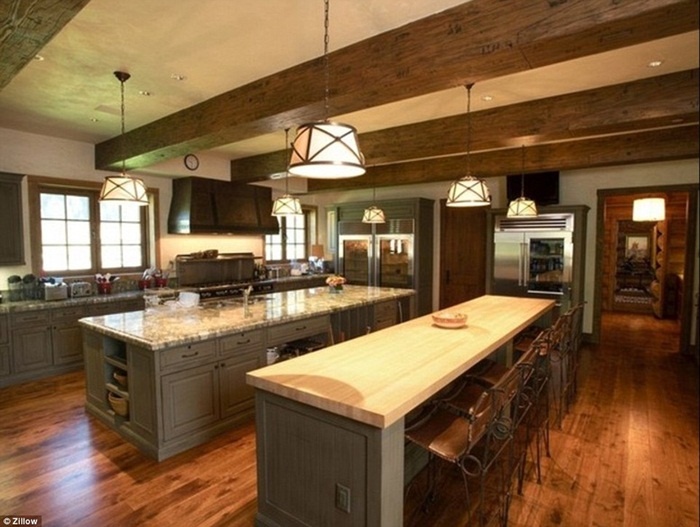 Chon 'an cu' 100 trieu USD cua ong chu Tap doan Koch Brother hinh anh