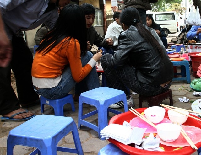 Mot tan giay an, 'uop' 9 kg hoa chat? hinh anh