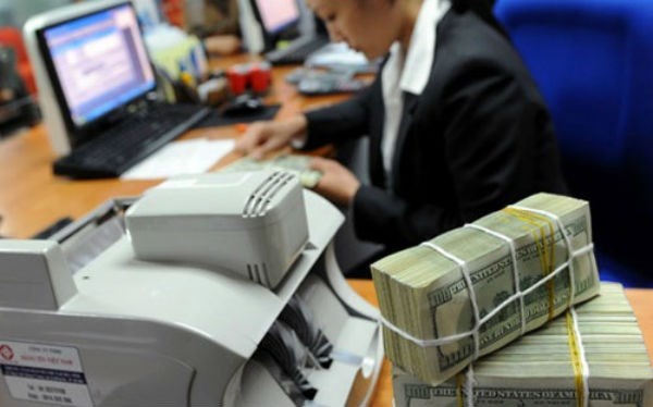 Chuyen gia noi gi ve nhan su ngan hang 'lu luot' bo di? hinh anh