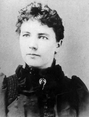 2. Laura Ingalls Wilder  Ngôi nhà nhỏ trên thảo nguyên của Laura Ingalls Wilder là một trong những cuốn sách dành cho trẻ em được yêu thích nhất thế giới. Laura đã cho xuất bản cuốn sách đầu tiên của mình ở tuổi 65. Tuy nhiên, bà vẫn kịp hoàn thành đến 12 tác phẩm, với một số cuốn được xuất bản sau khi nữ văn sĩ qua đời.