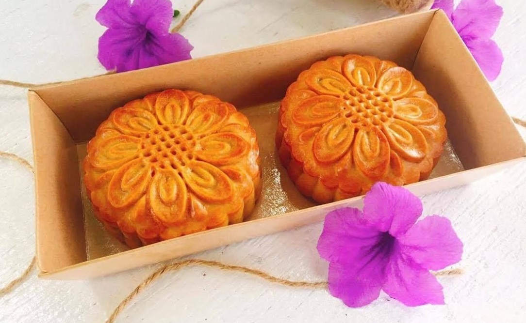 Banh trung thu tu lam dat khach nho ban som tai Ha Noi hinh anh