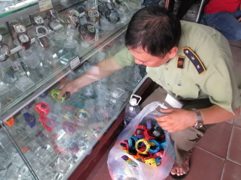 Hang gia day cho Ben Thanh hinh anh