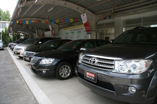 Oto cu e chua tung co: Ban lo van khong co khach hinh anh