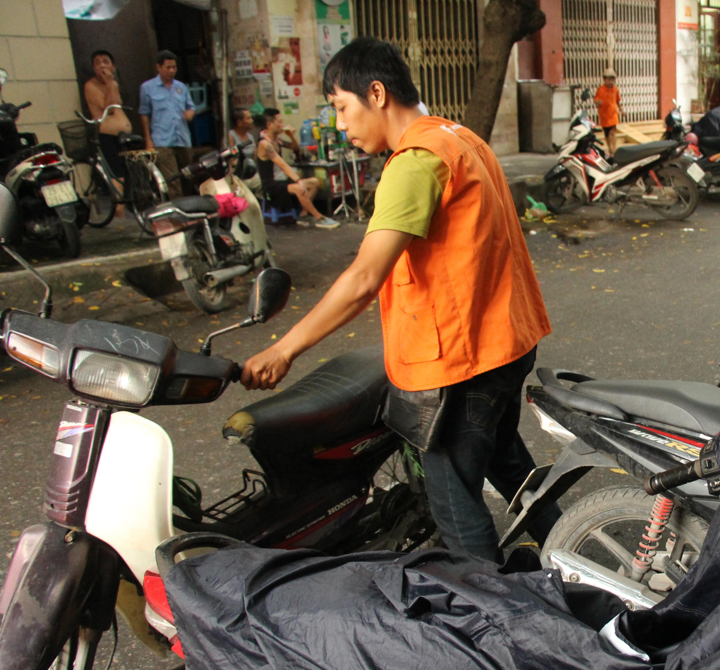 shipper thành ông chủ từ chiếc Dream cũ ảnh 2 shipper thanh ong chu tu chiec Dream cu anh 2