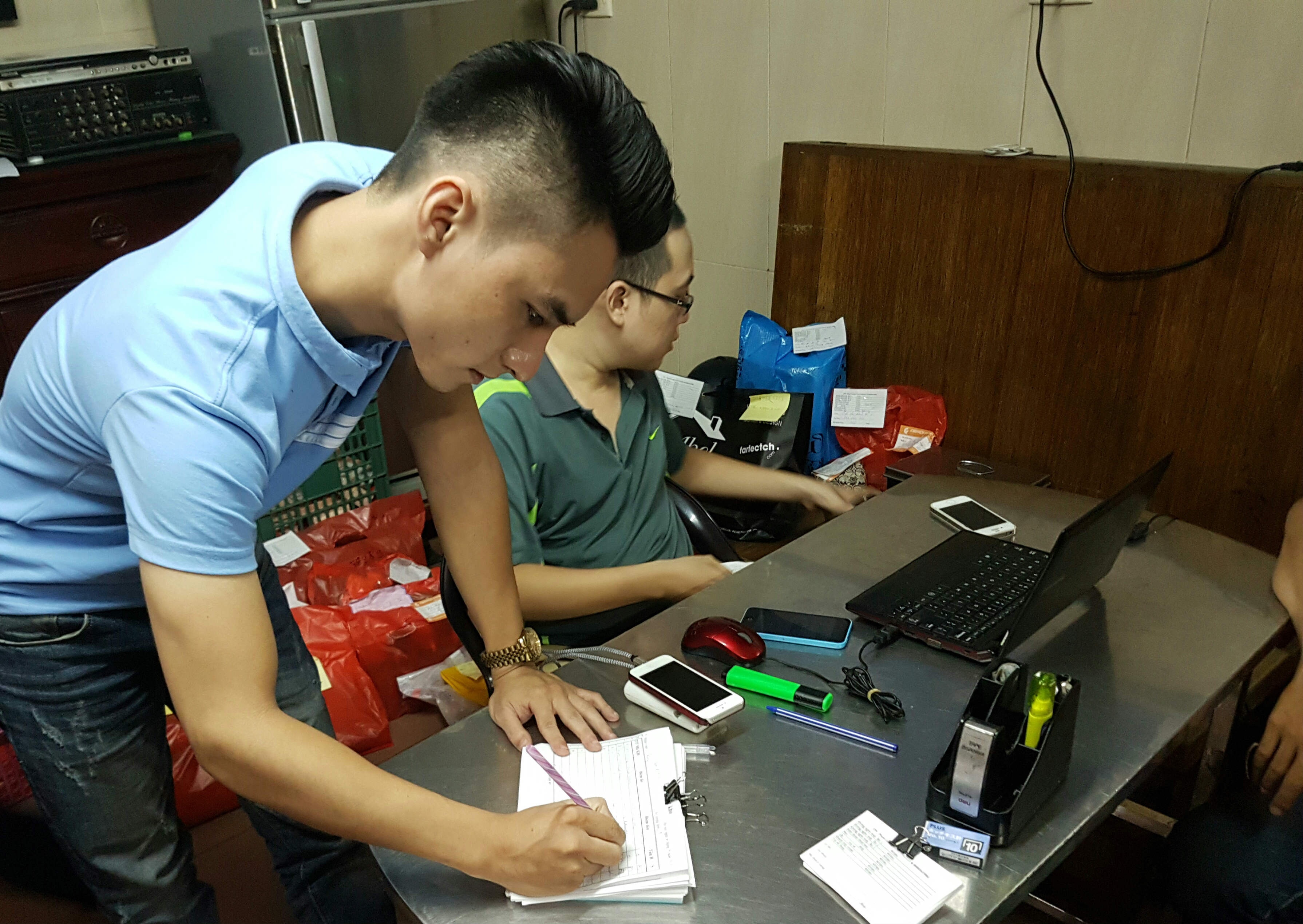 Hai chang shipper thanh ong chu tu chiec Dream cu hinh anh