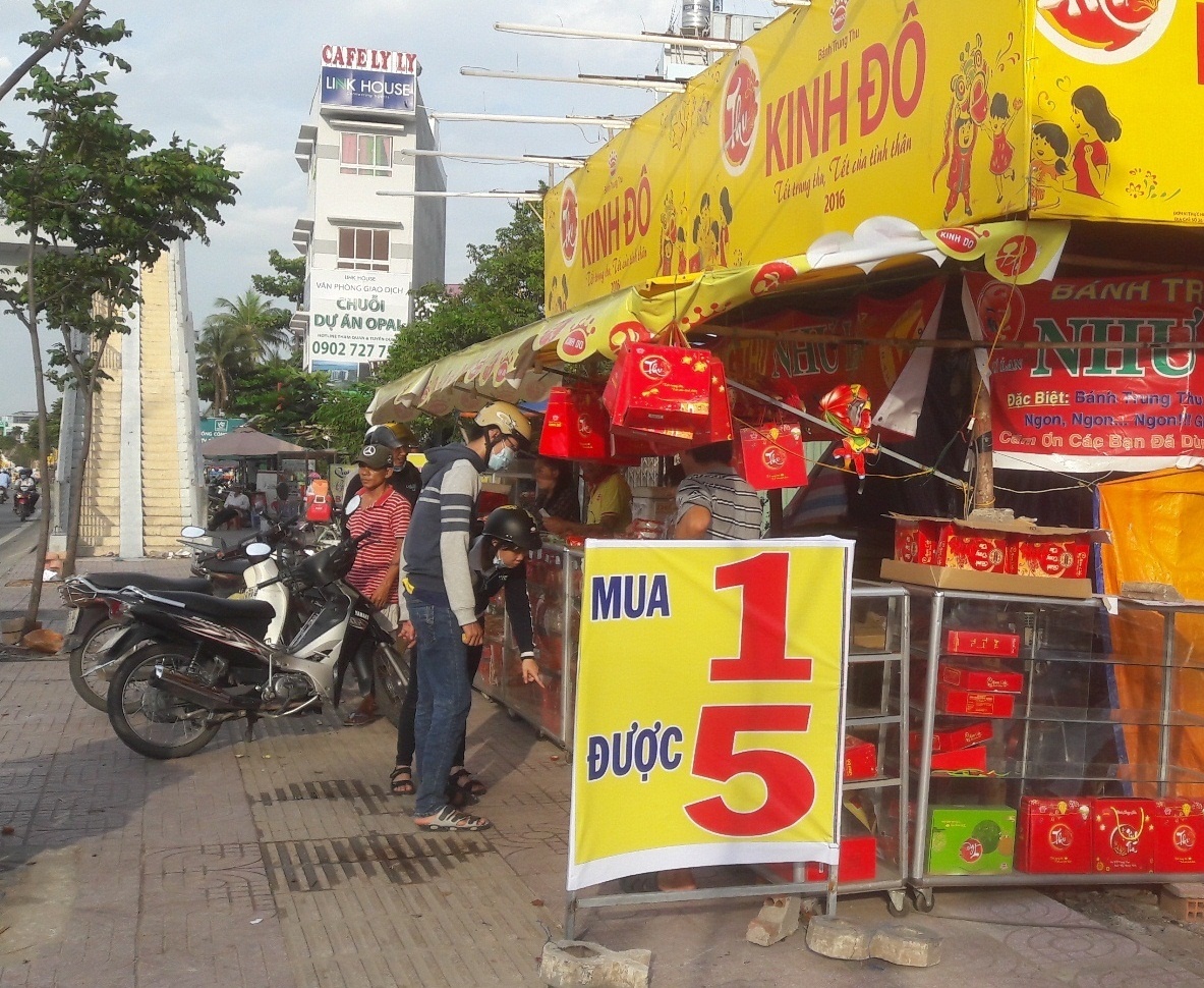 Do xo mua banh trung thu ban 1 tang 4 o Sai Gon hinh anh
