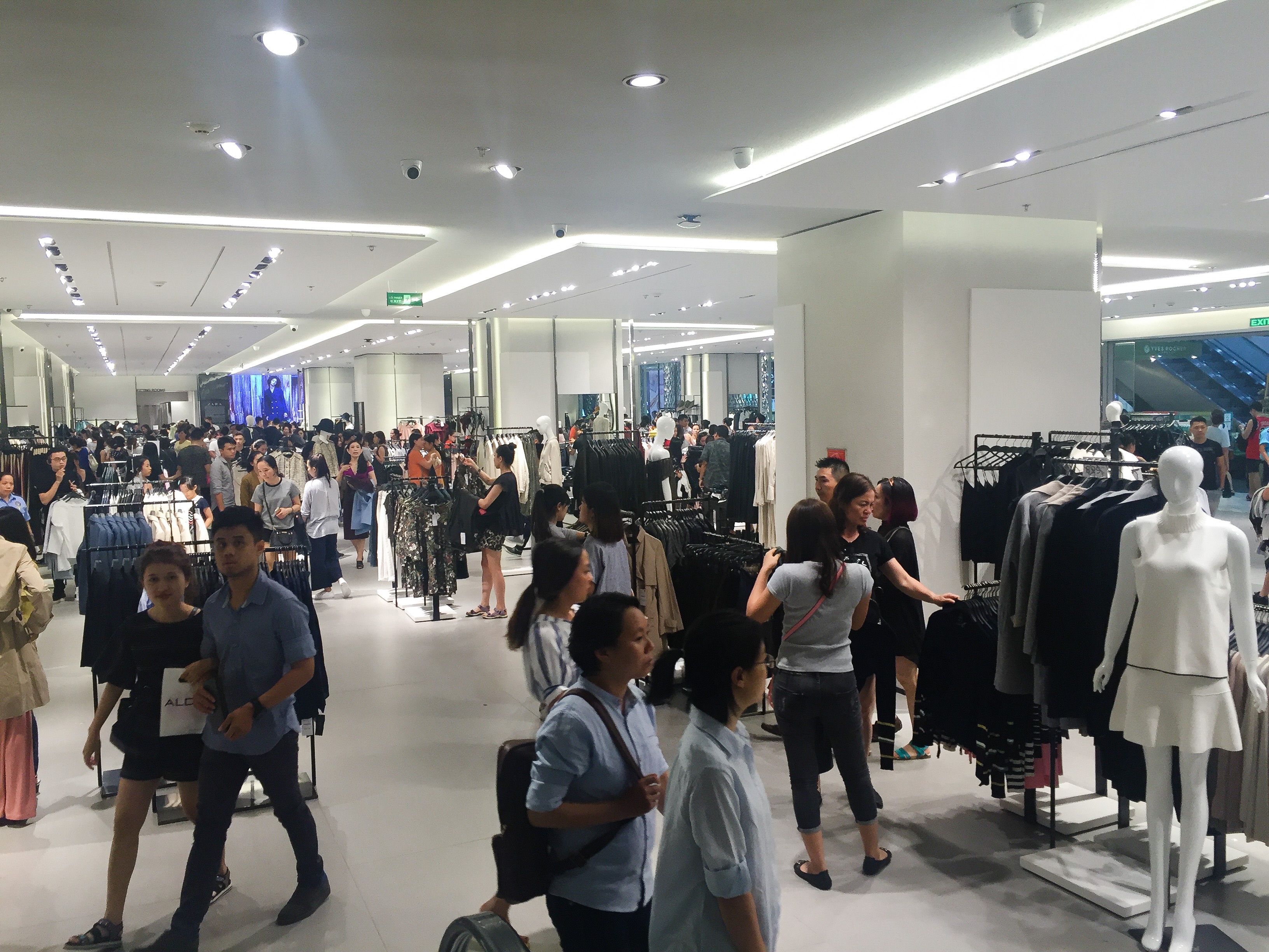 Zara ve Viet Nam, dau moi nhan mua hang online lo mat khach hinh anh