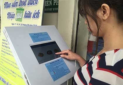 Nguoi Viet thich mua mam, muoi bang dien thoai hinh anh