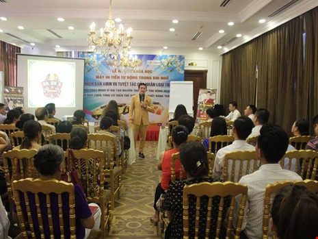 'Co may in tien than ky': Lam giau khi… ngu? hinh anh